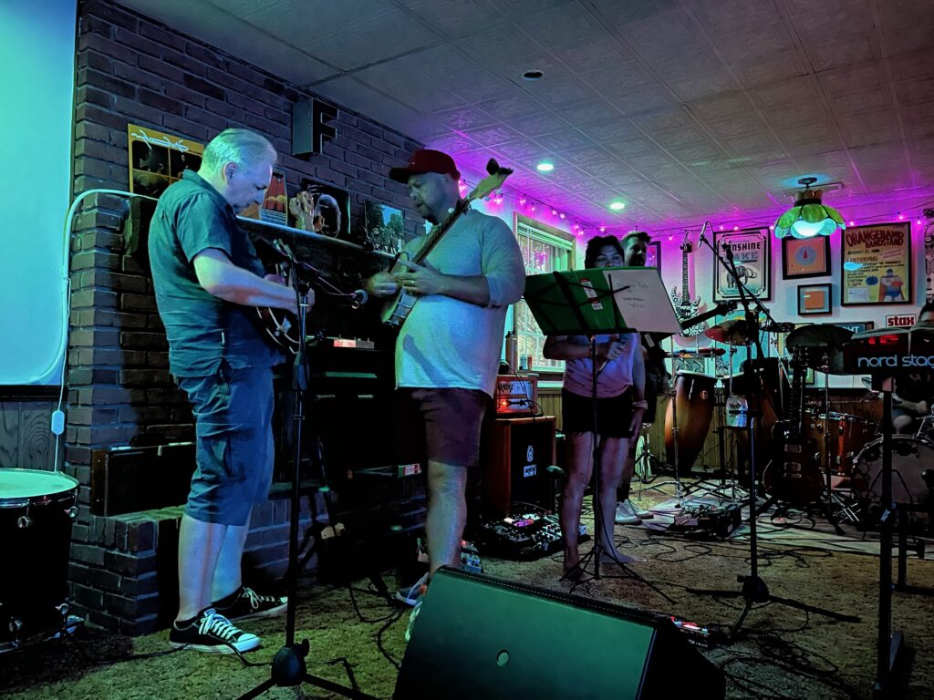 Jeremy Keith, Chris Coyier, and Melissa Frost playing music in Brad's basement